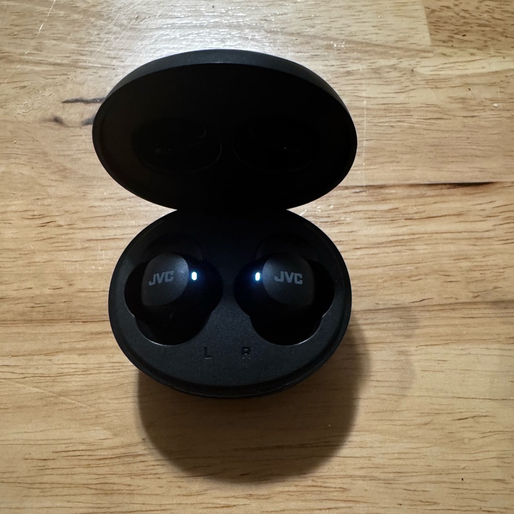 JVC Wireless Earbuds - Picture 4 of 5